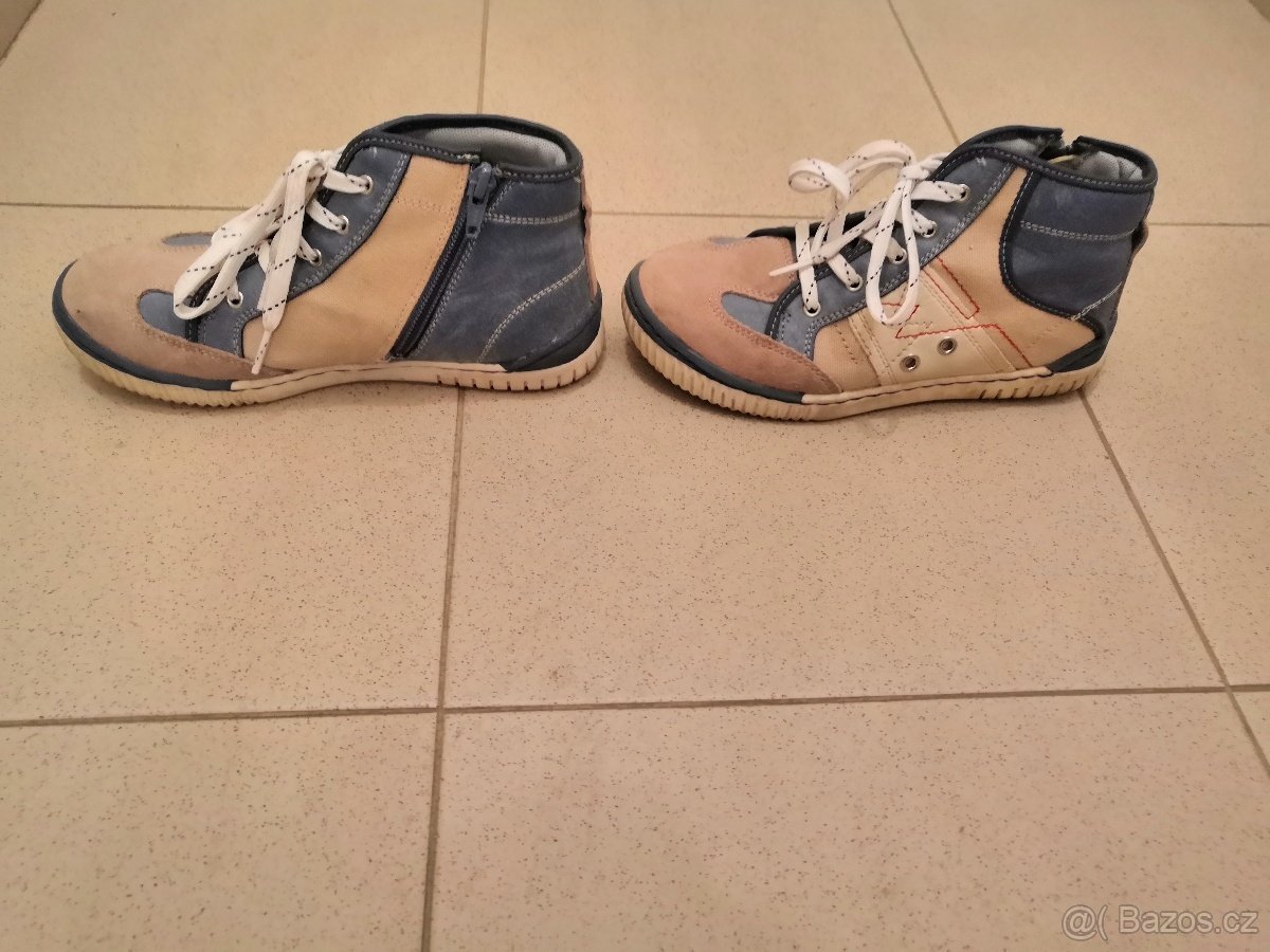 Kotníkové boty Baťa velikosti 33 - 2