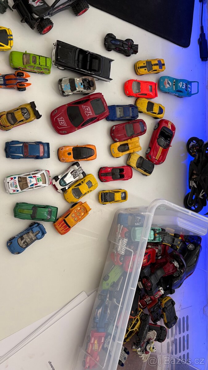 Kolekce hotwheels (a jiných) autíček - 2