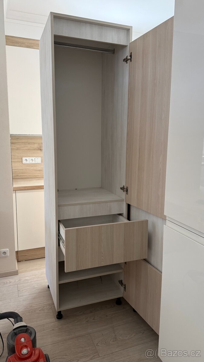 Skříň 216x57x58 - 2