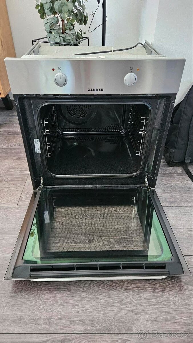 pěkná nerezová vestavná trouba Zanker Electrolux - 2