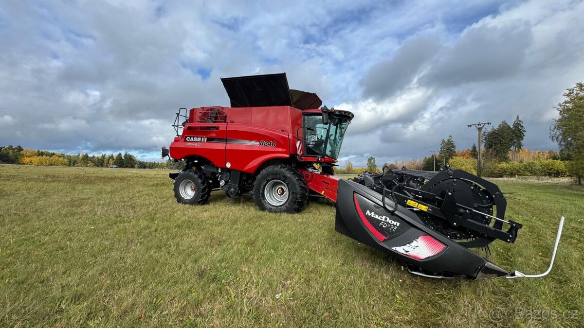 Sklízecí mlátička Case 8240 - 2