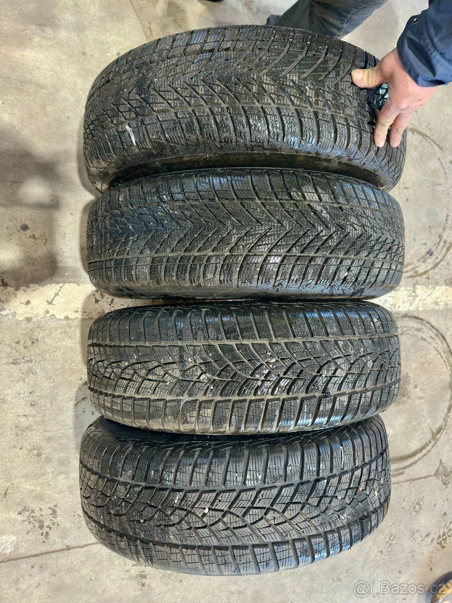 Prodám komplet zimní kola na Mazdu cx-30 vč. disků, ventilků - 2