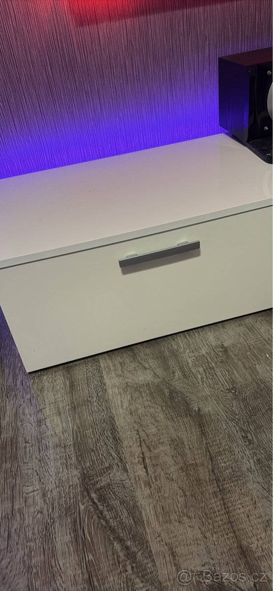 Skříňka pod televizi - 2