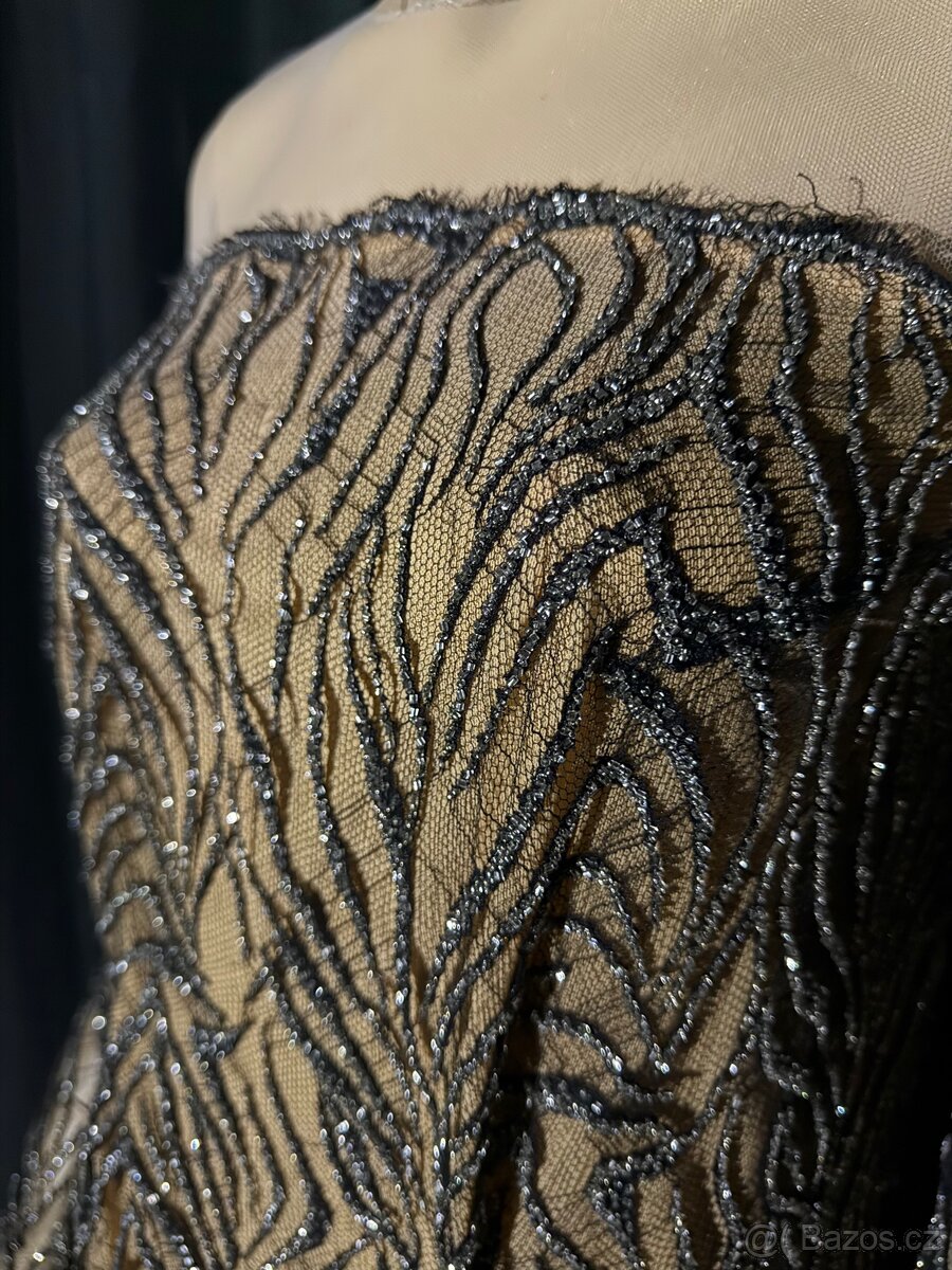 Černo-béžové designerské večerní šaty - 2