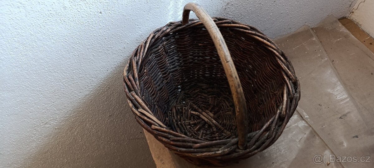 Proutěné košíky-tři za 300,-Kč - 2