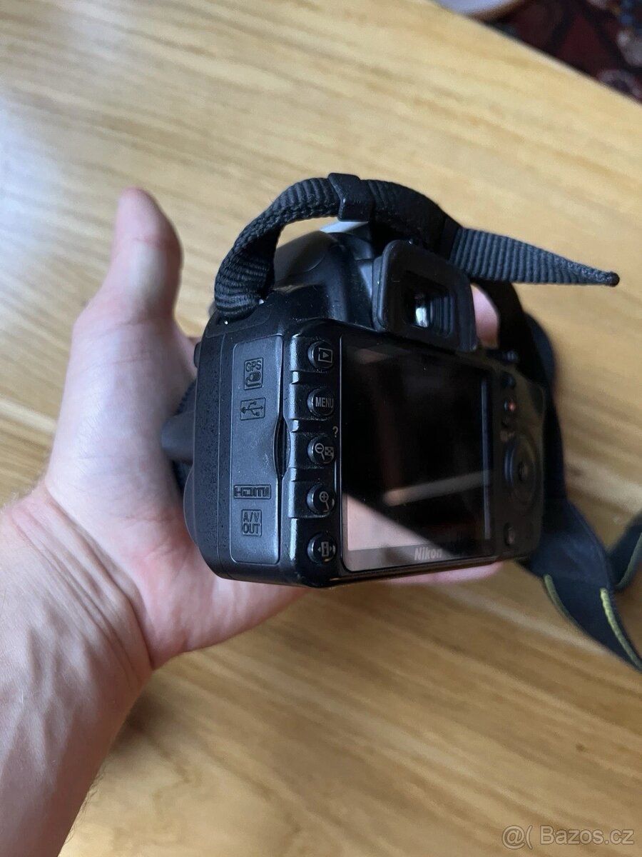 Nikon D3100 tělo a doplňky - 2