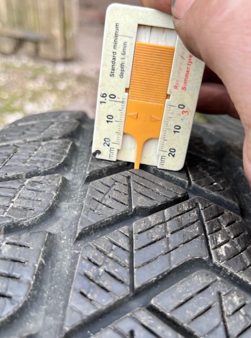 2ks. 215/65 R17 Pirelli zimní - DOT 2020 - 2