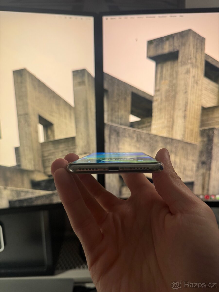 iPhone X - 64GB, krásný stav - 2