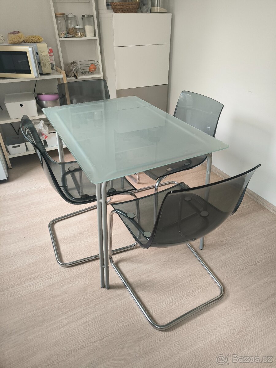 Kuchyňský stůl s židlemi - 2