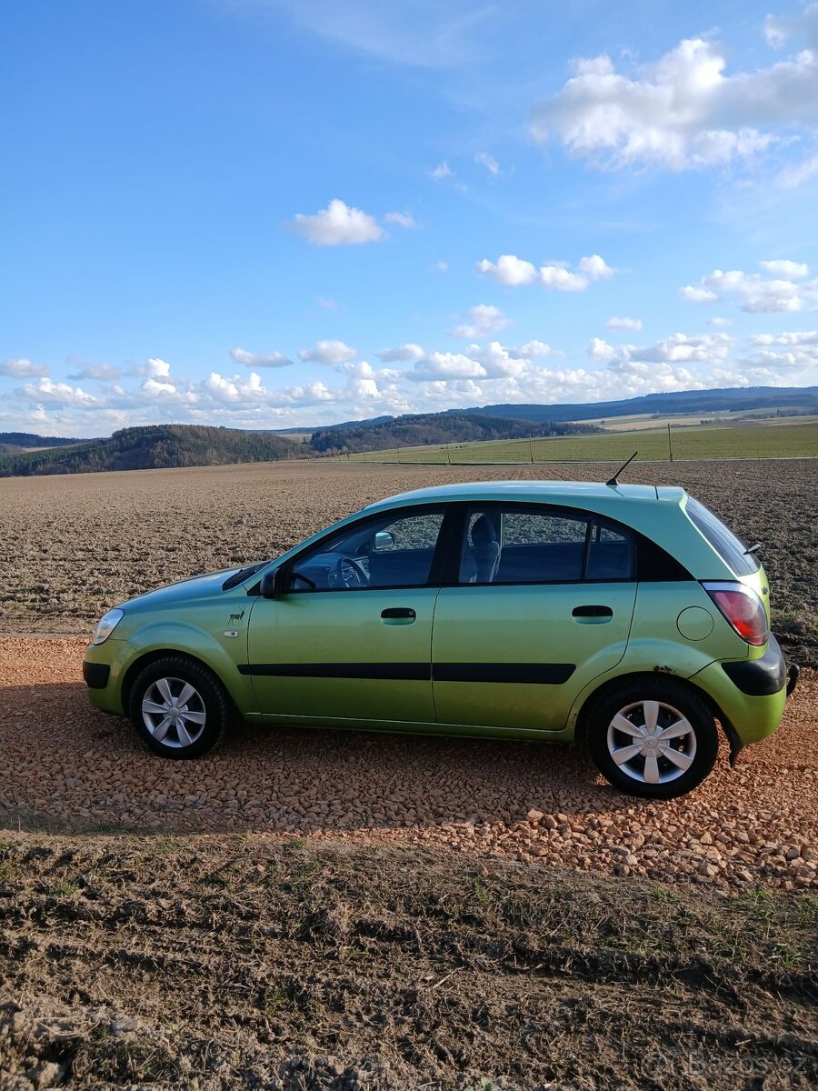 Kia Rio - 2