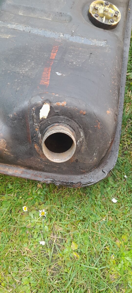 škoda 100,1000,110r nádrže - 2