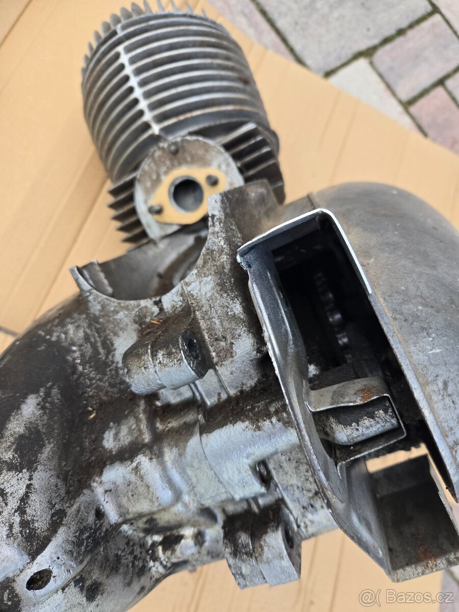 motor JAWA kývačka 250 - 2