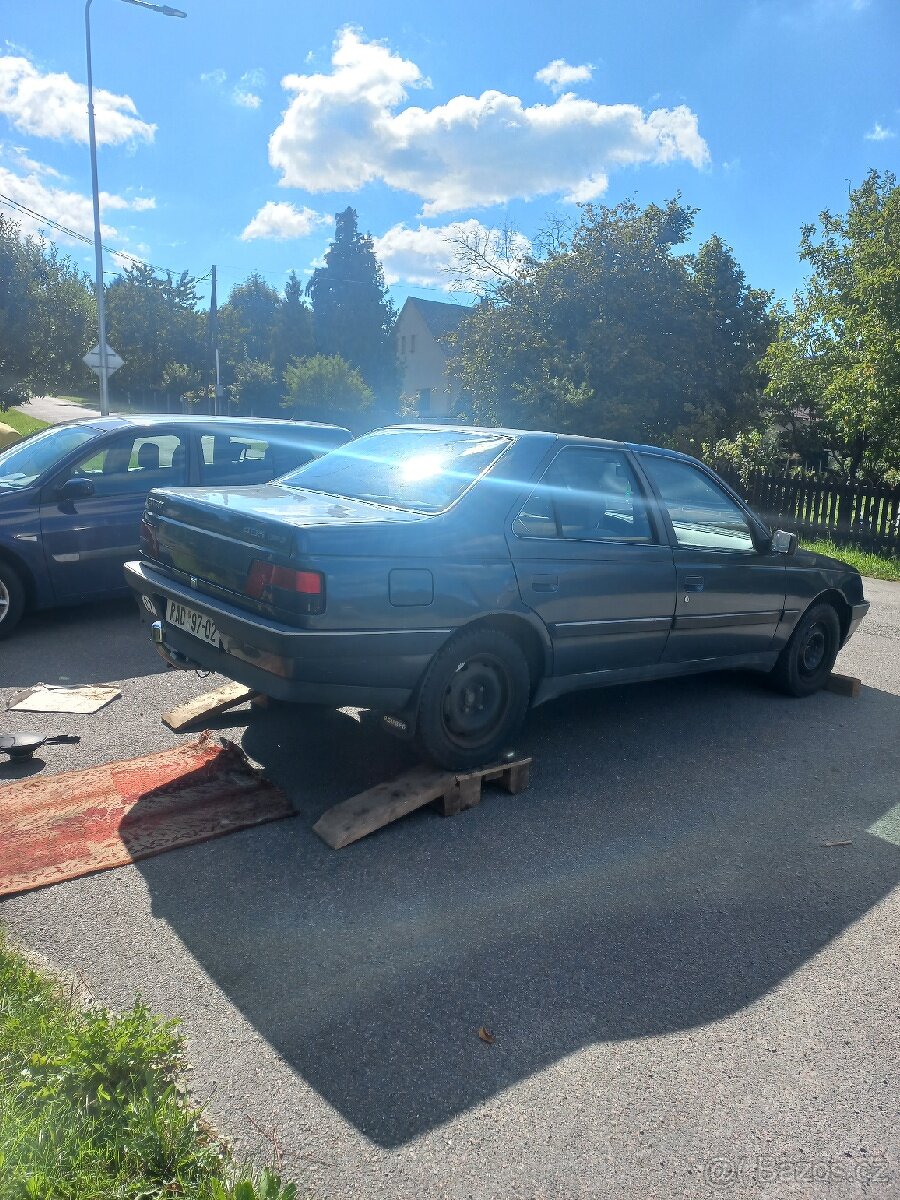 Kapota Peugeot 405 - 2