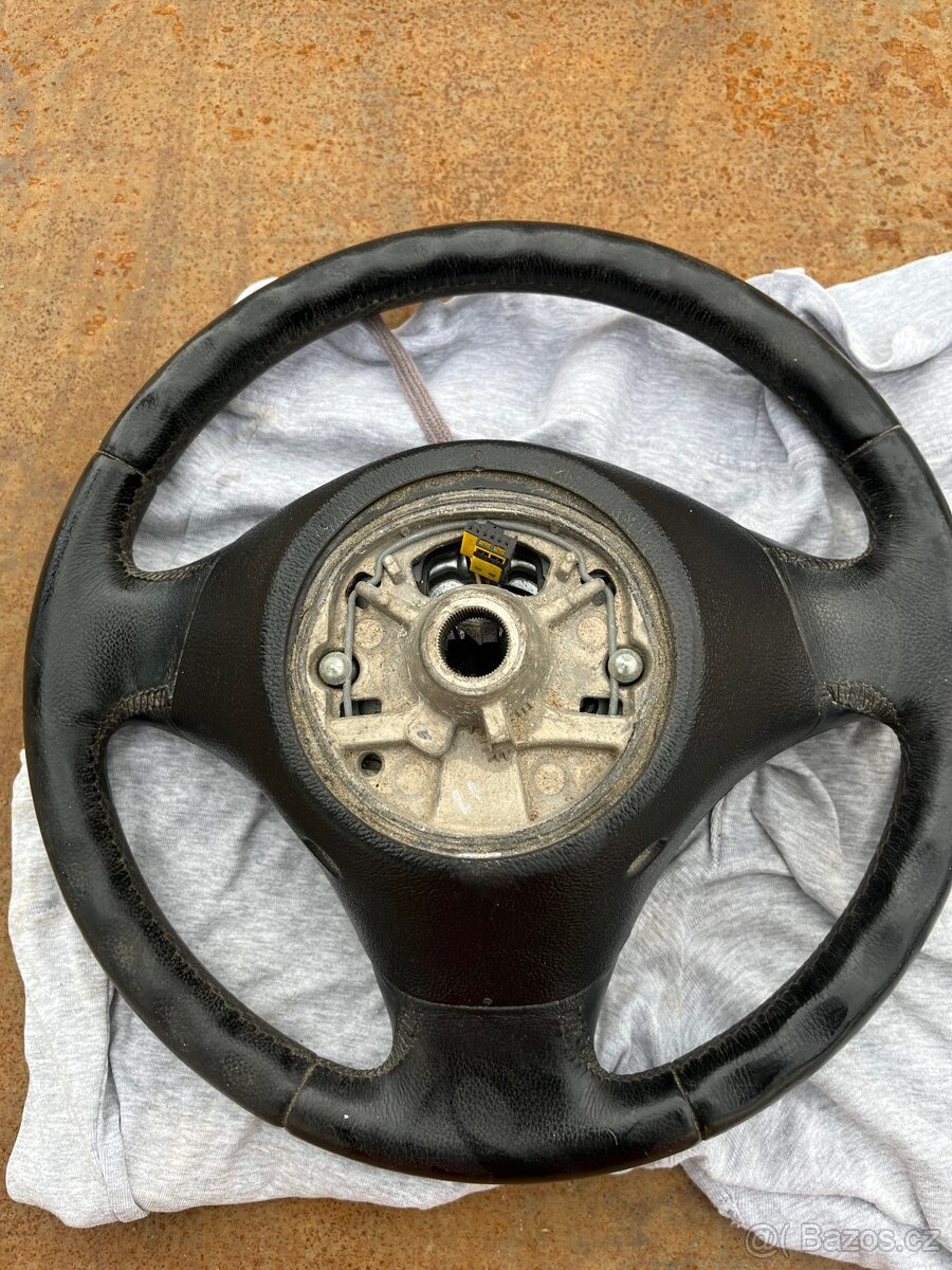 Originální kožený volant BMW s airbagem (E90, E91, E87, X1) - 2