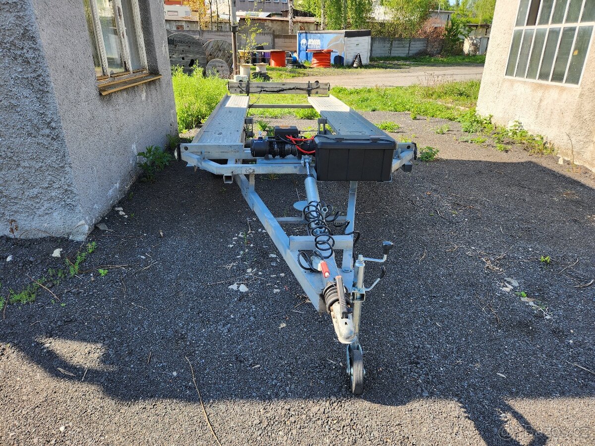 Vlek na přepravu automobilů 2500kg