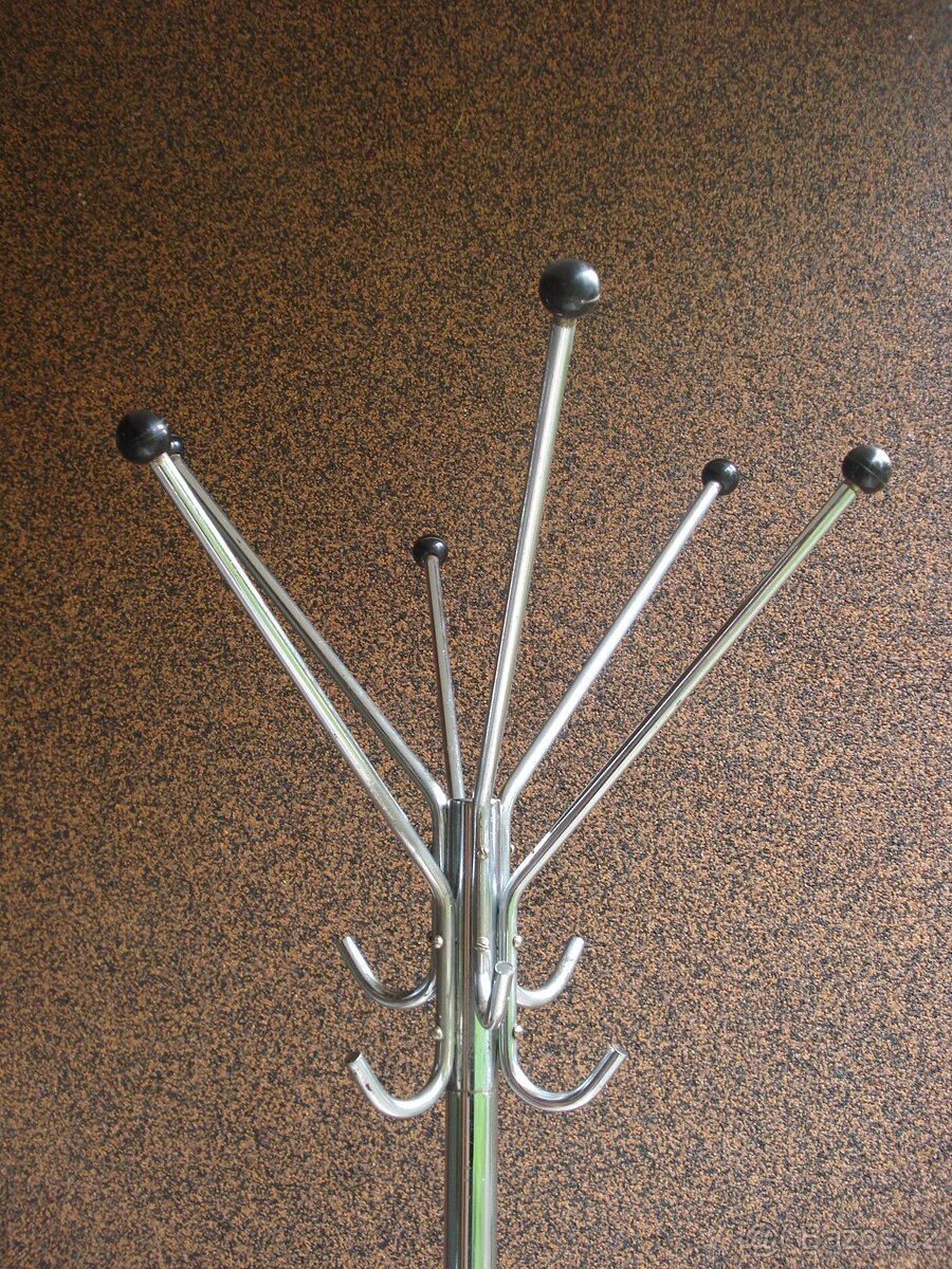 Věšák stojanový kovový retro, stojan na oblečení. - 2