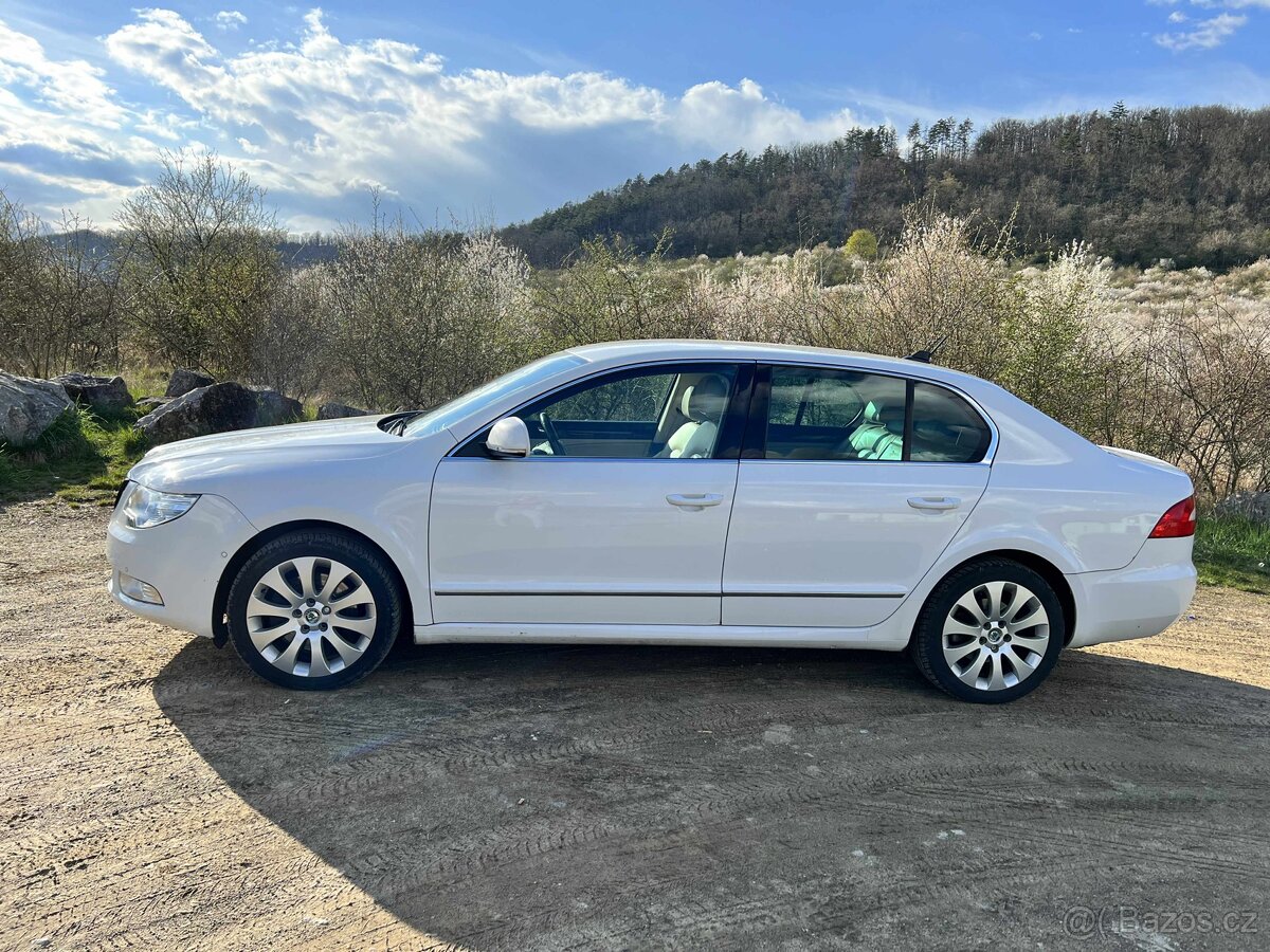 Škoda Superb II 2.0 TDI 125 kW DSG – béžová kůže, 2. majitel - 2