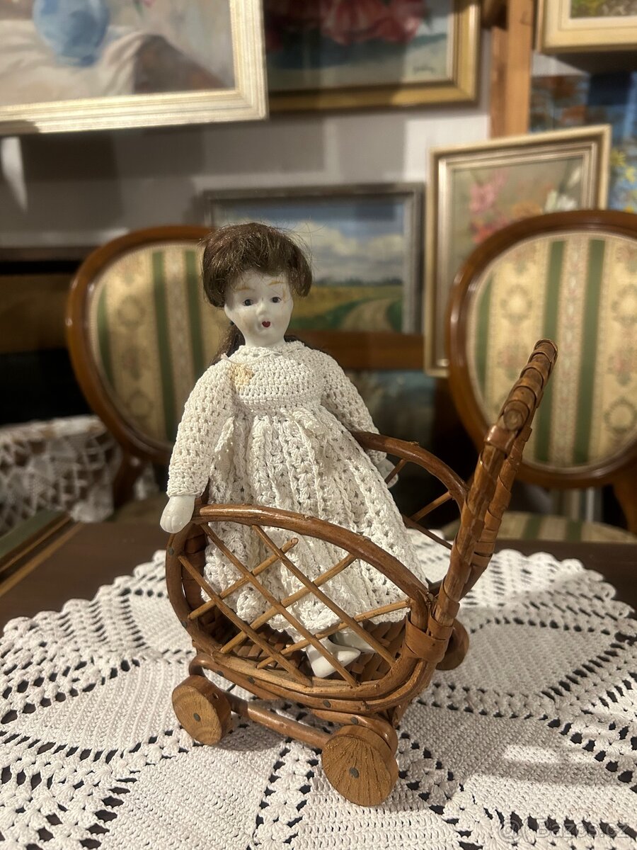Malá Starožitná panenka s kočárkem - 2