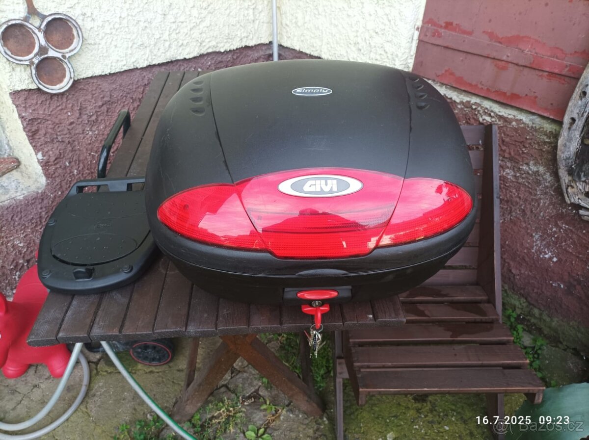 Kufr na motorku + montážní plotna. - 2