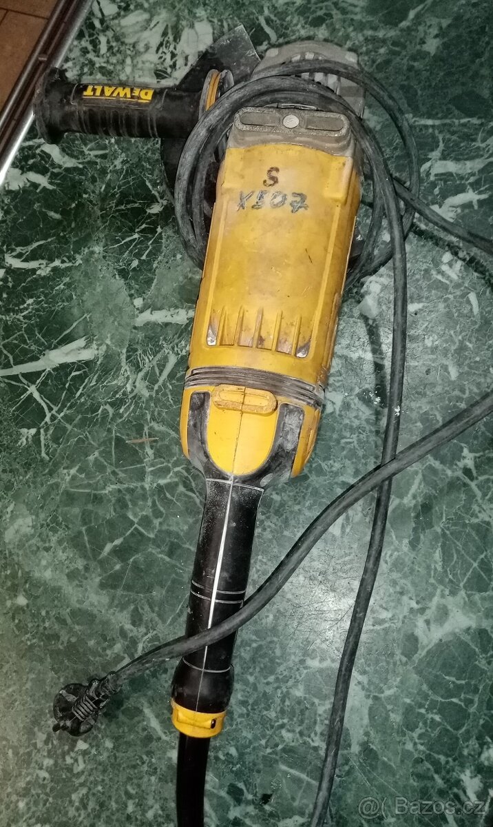 Bruska DEWALT DVE4557QS - 2