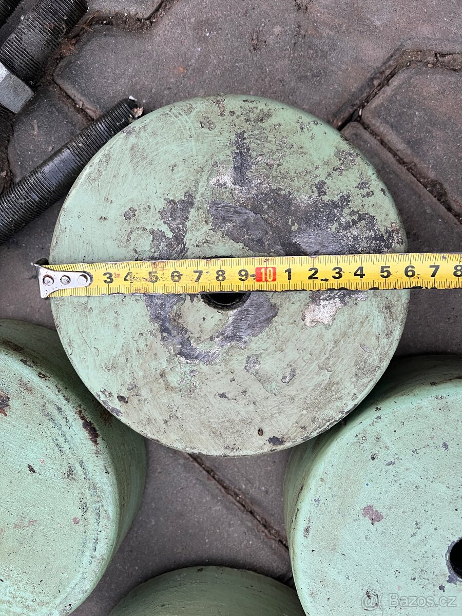 Nastavitelne nohy pod stroje - 2