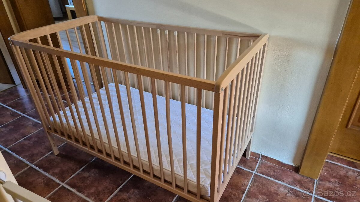 Dětská postýlka + matrace - 2