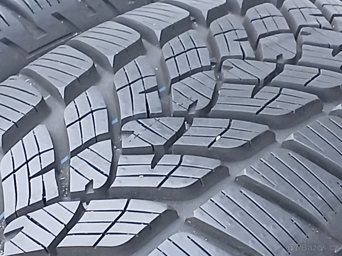 Zánovní zimní pneu Fulda 205/60/17 vzorek 8,5mm - 2