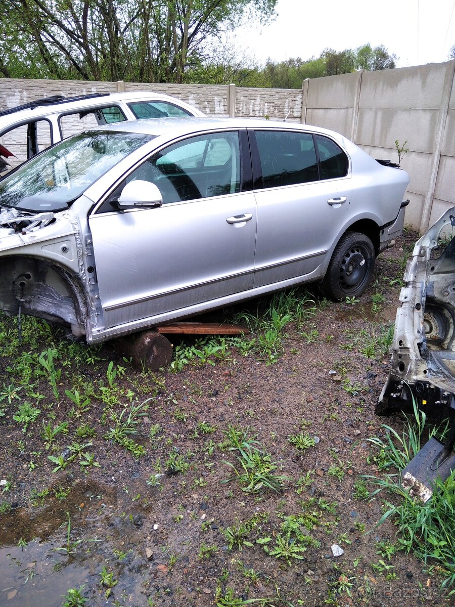 nd z škoda superb 2 103kw cff černá hnedá bílá stříbrná vino - 2