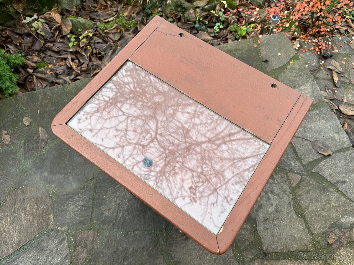 Starý noční stolek - 2