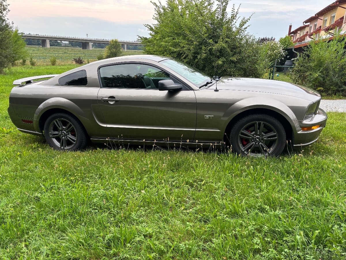 Ford Mustang 4,6 GT - 2