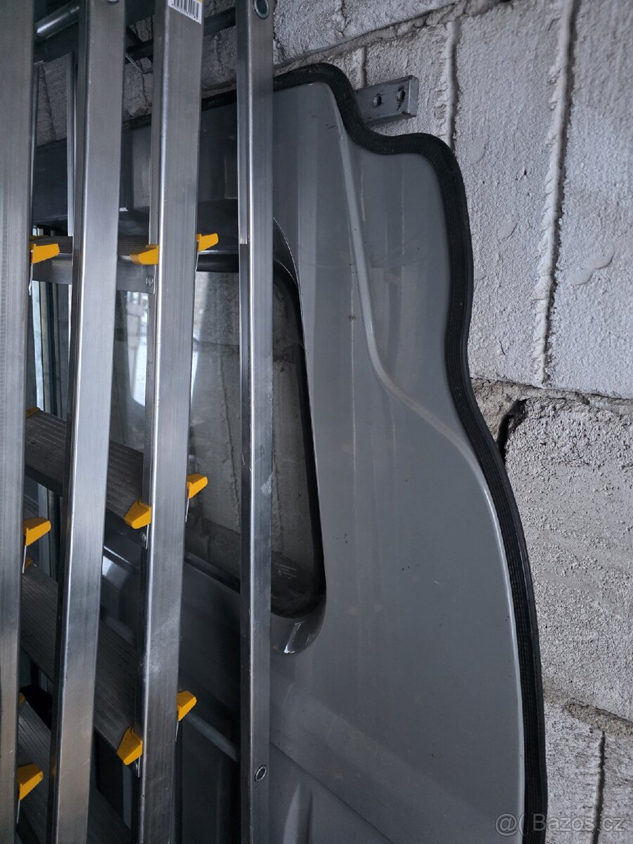 Ford Tranzit přepážka posuvná. Lišty k tomu. - 2