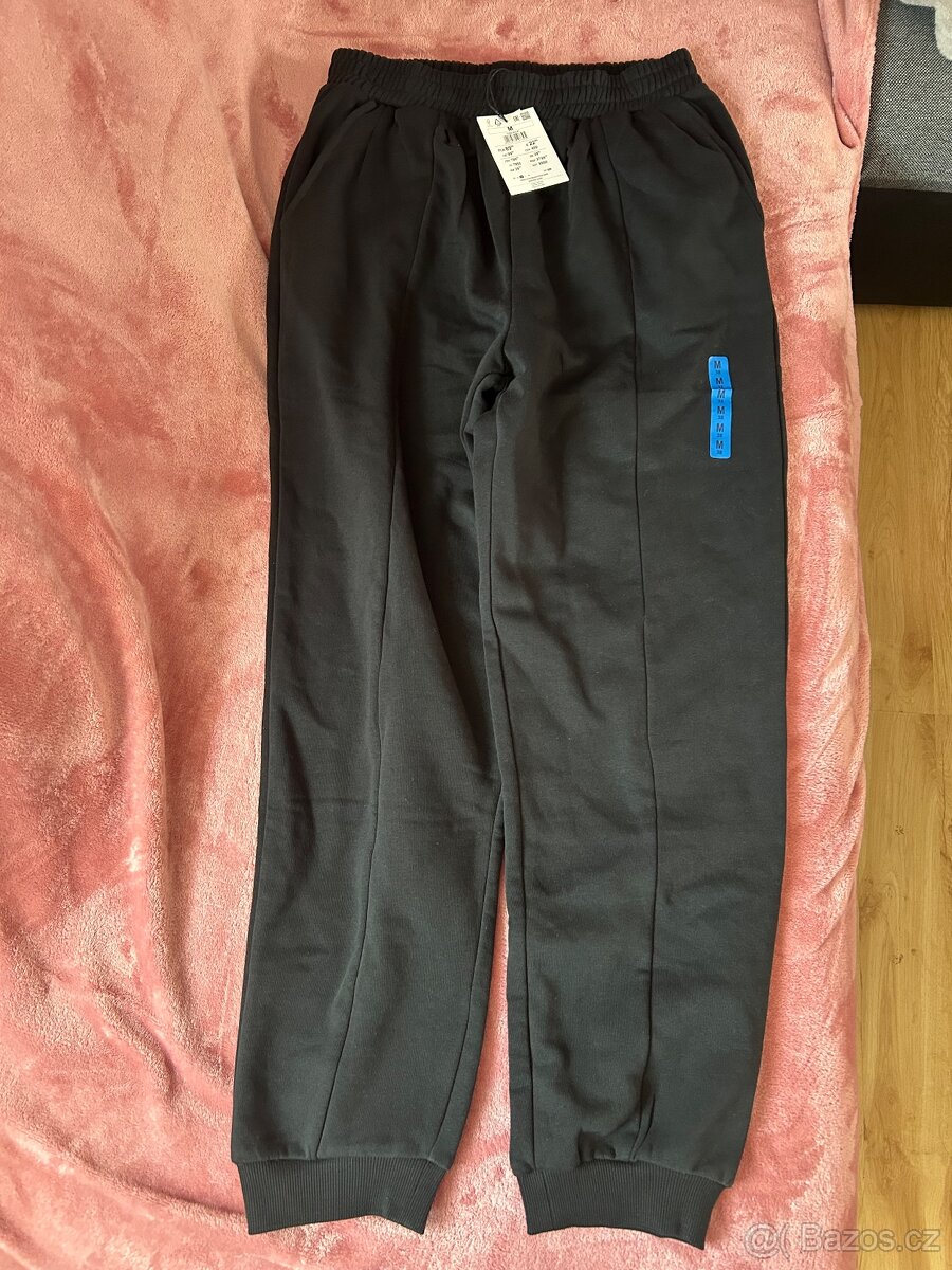 Černé tepláky M - 2