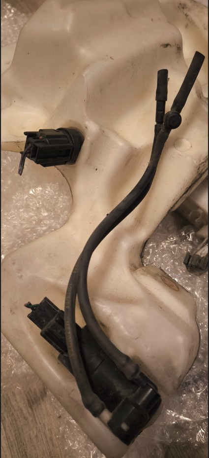 Nádobka ostřikovačů Ford Mondeo 2008 - 2