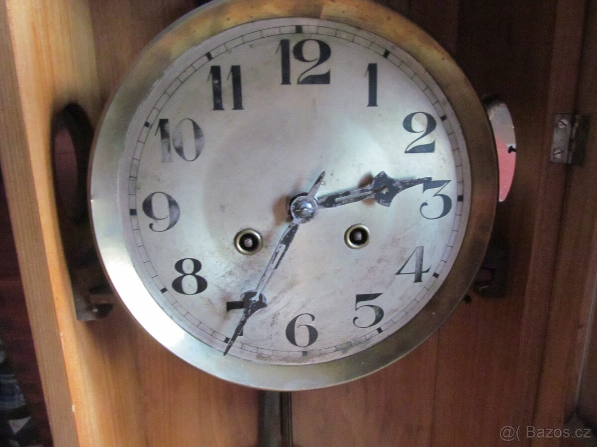 staré nástěnné hodiny - 2