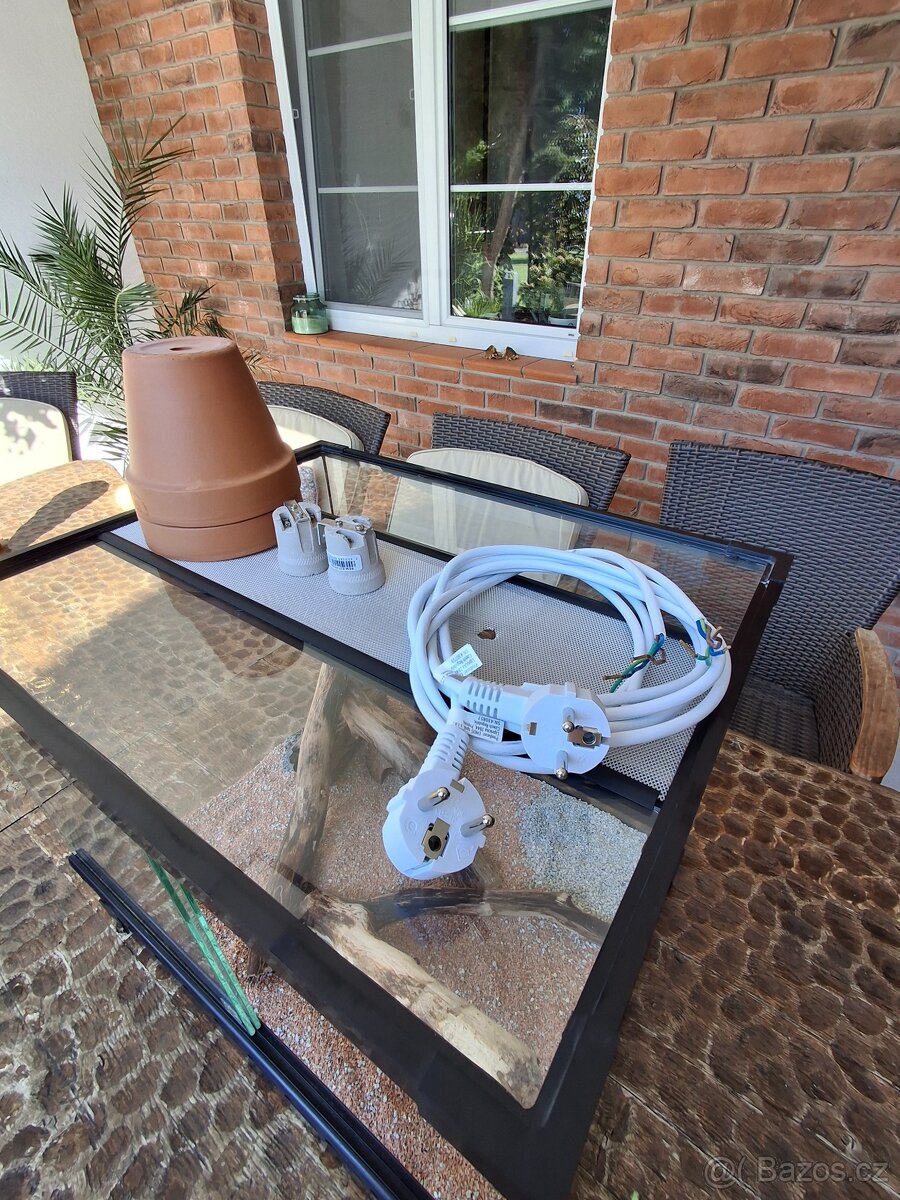 Prodám terárium o rozměrech 50×40×40cm. - 2