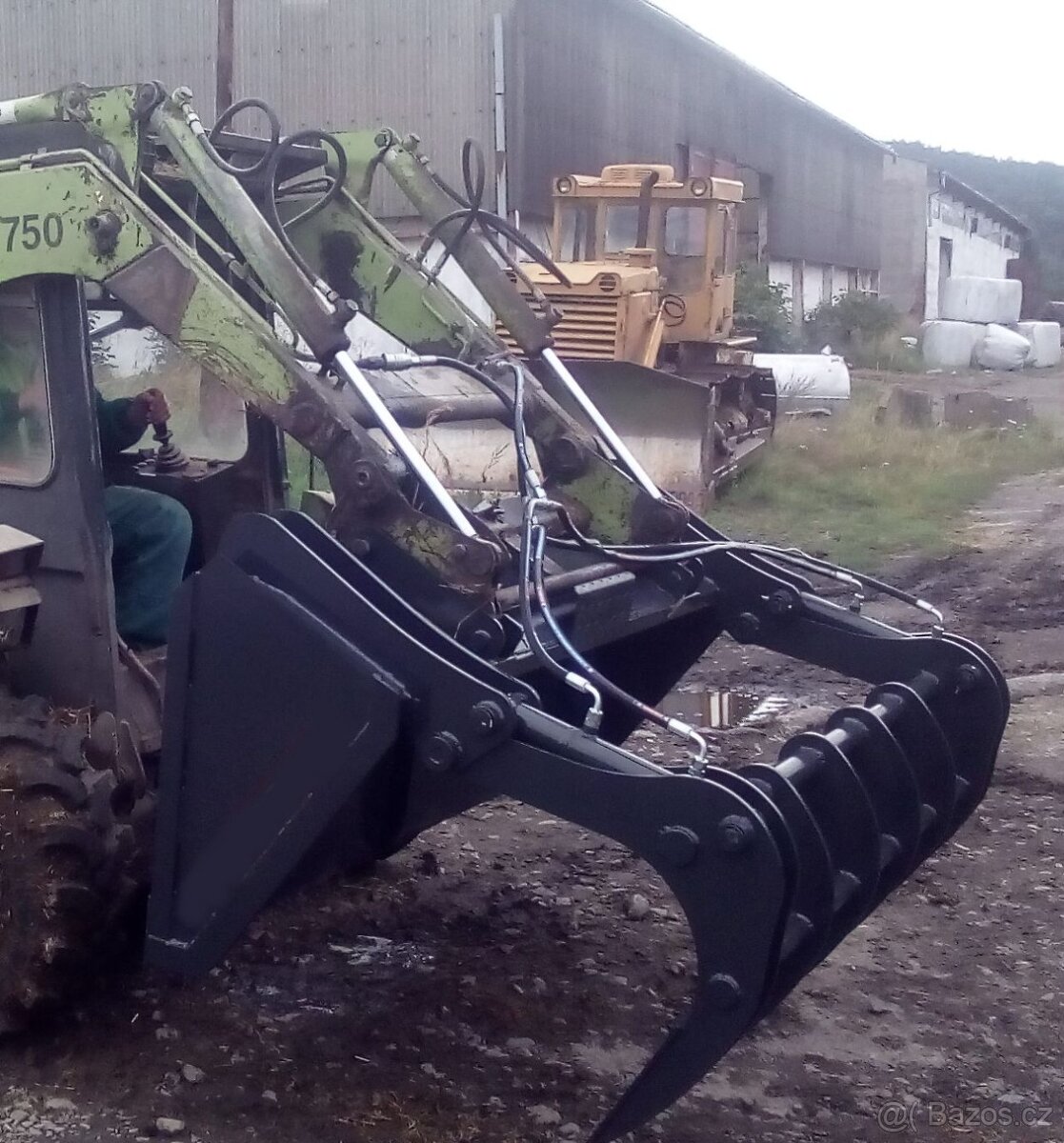 Lopata s přidržovačem pro smykový nakladač - 2