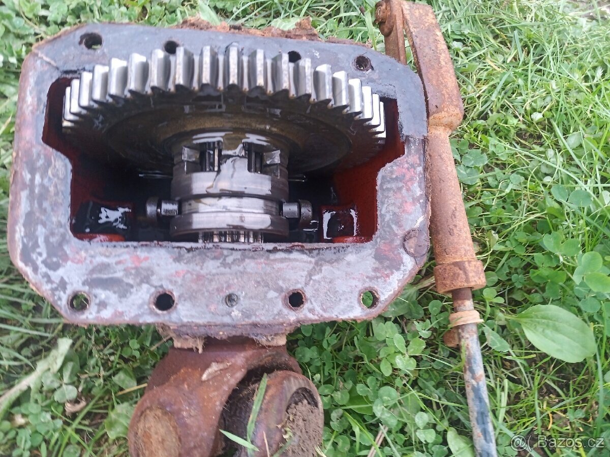 Skříňka pro zapínání náhonu zetor - 2