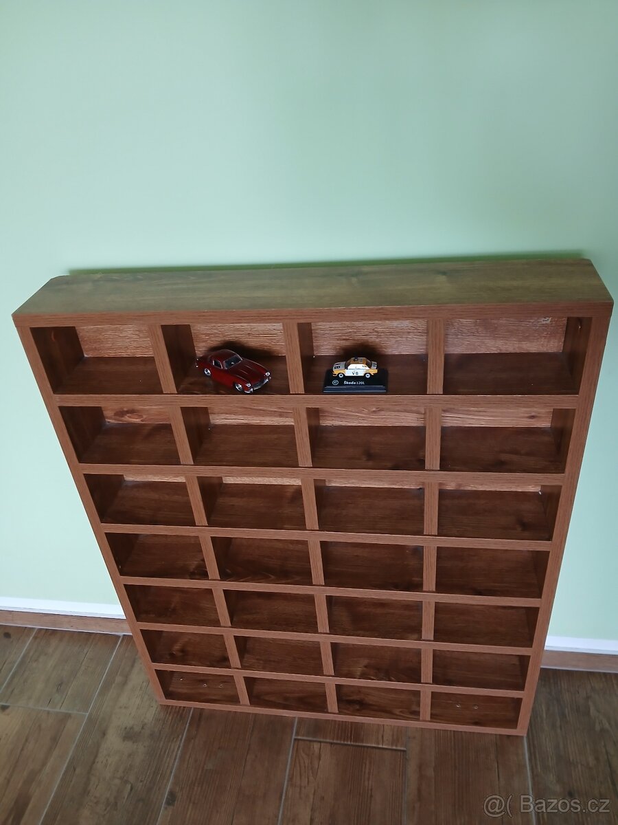Police vitrína regály - 2