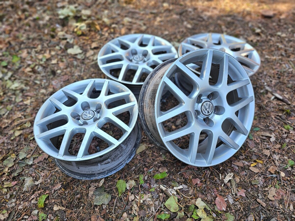 Sada originálních Alu disků - VW MONTREAL II R16 - 2
