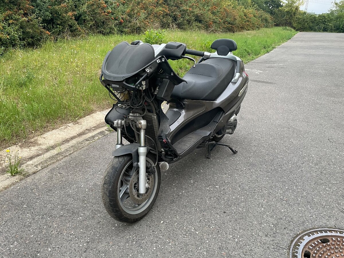 Dily Piaggio X-Evo - 2