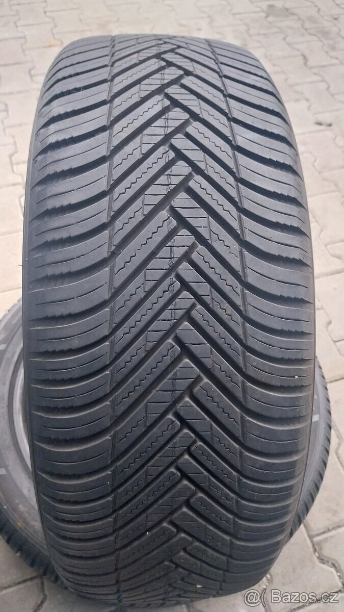 Prodám 2 x celoroční pneu Hankook 235/50/19 - 2