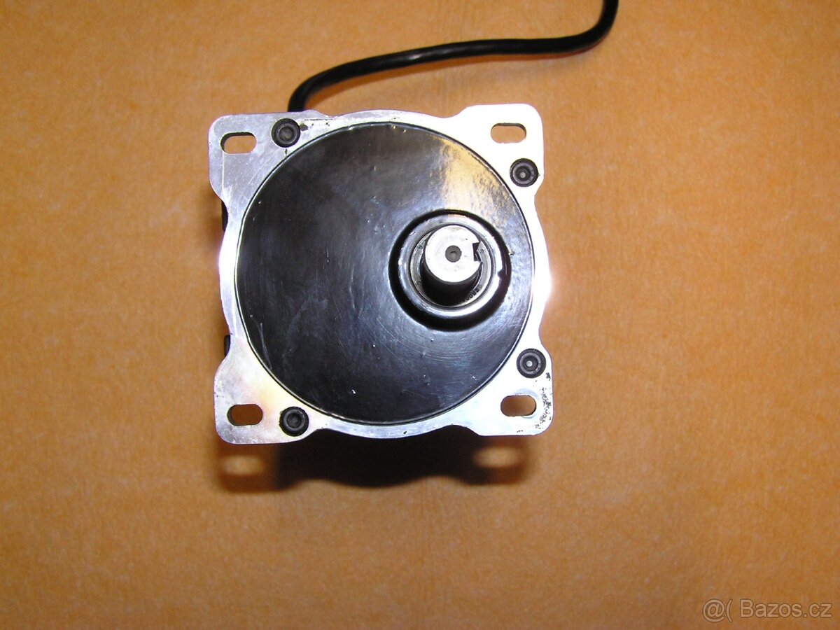 Elektromotor s prevodovkou - 2