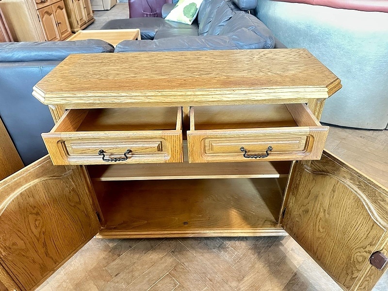 927 Komoda rustikální 2-řadá frézovaná masivní provedení - 2