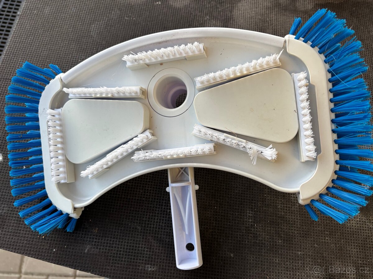 Bazénový kartáč/vysavač - 2