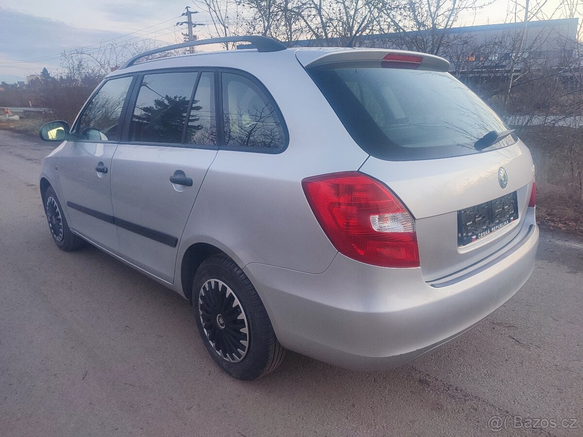 2011 facelift Škoda Fabia combi 1.4i 16V 63 kW - 2