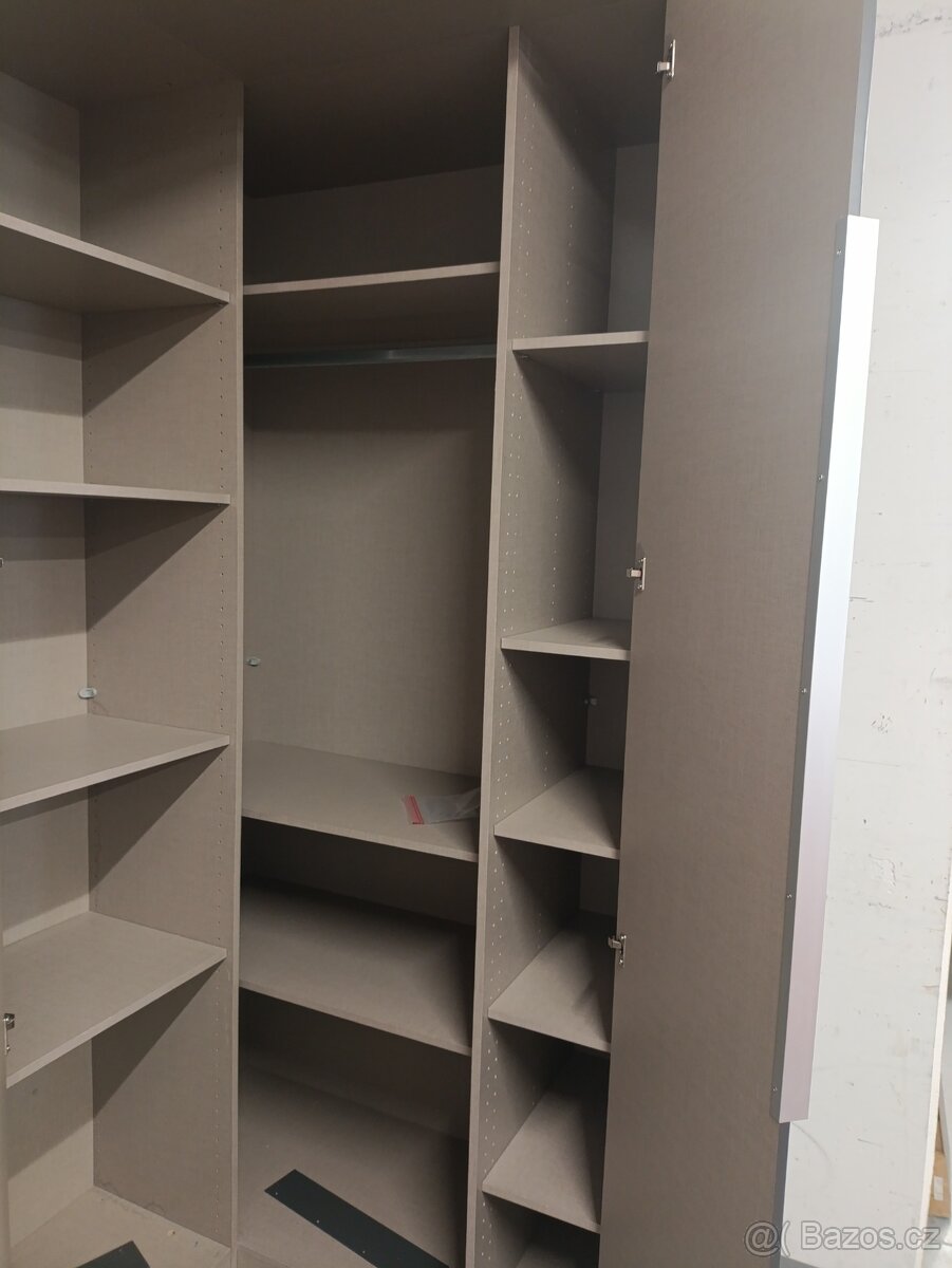 Rohová skříň - 2