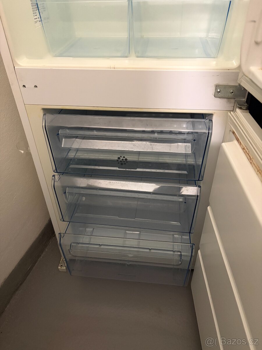 Vestavná lednice s mrazákem Electrolux ERN29600 - 2