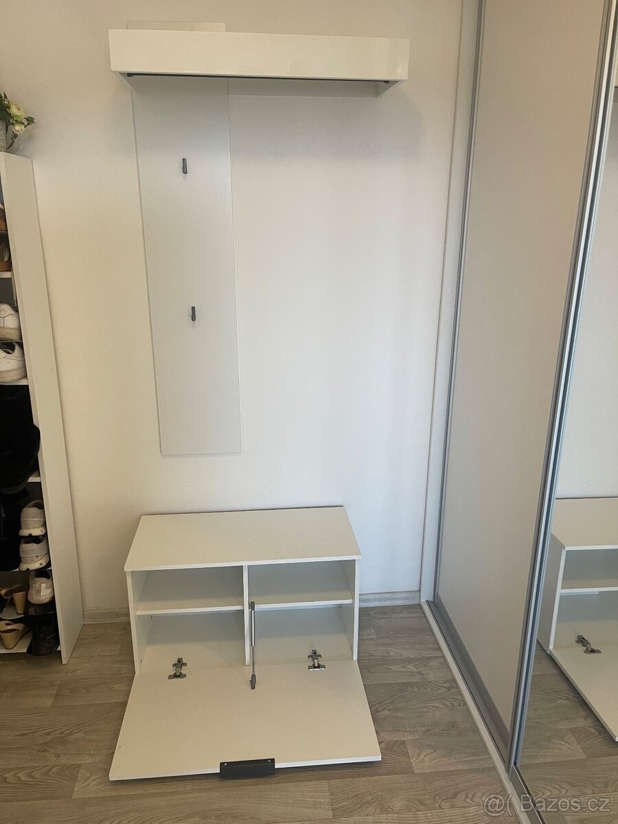 Chodbová stěna - 2