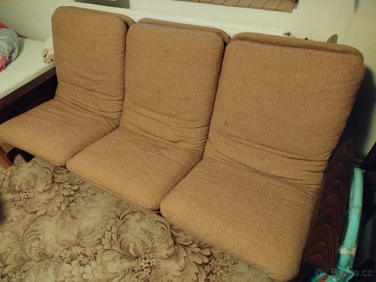 Pohovka a křeslo - daruji - 2