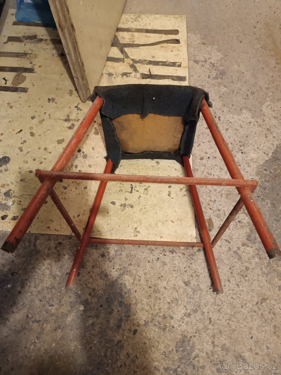 Stará židlička, - 2